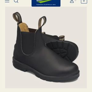 New without the box. Size is 5.5 uk/au. Attaching size chart in the photos.